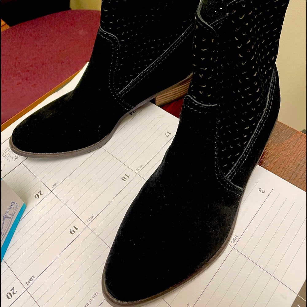 Short ankle boots